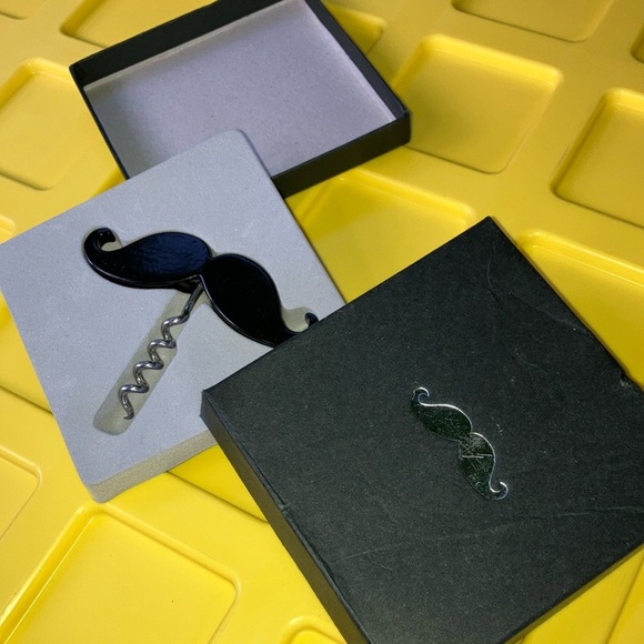 Black Mustache Corkscrew for home bar - Picture 5 of 12